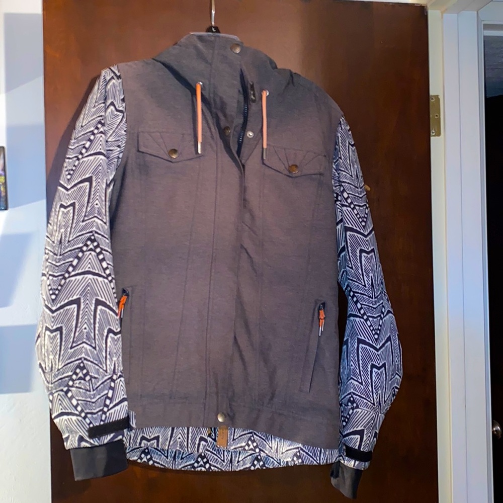 Small Roxy Snow jacket. Gray with black and white patterned sleeves.